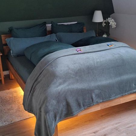 Ferienwohnung Storchennuest Аурих Екстериор снимка